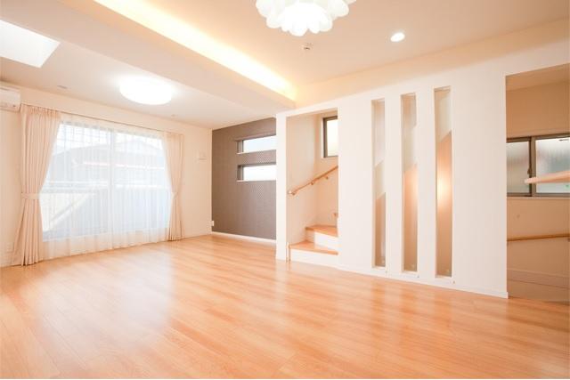 Same specifications photos (living). Same specification example