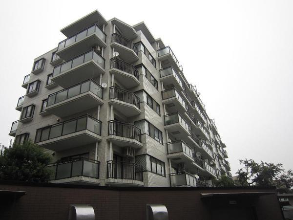 Local appearance photo. tube Management Fee: 13,500 yen / Month repair reserve: 15,200 yen / Month supervision cooperation gold: 2000 yen / Month