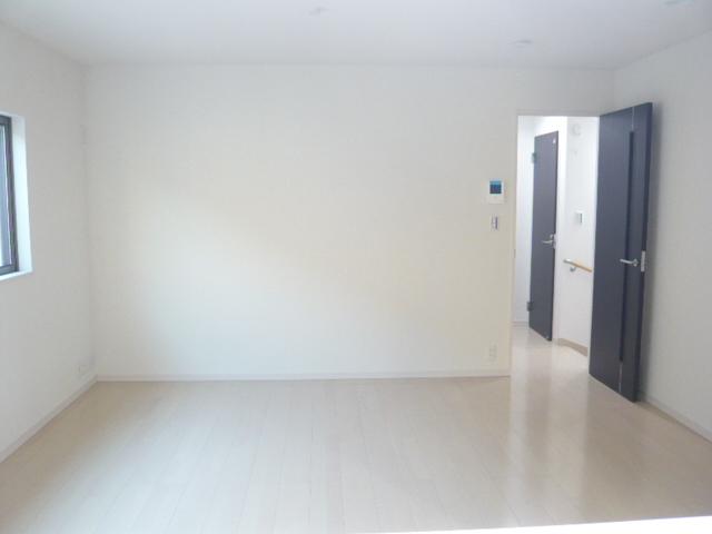 Living. Local (11 May 2013) Shooting, 1 Building