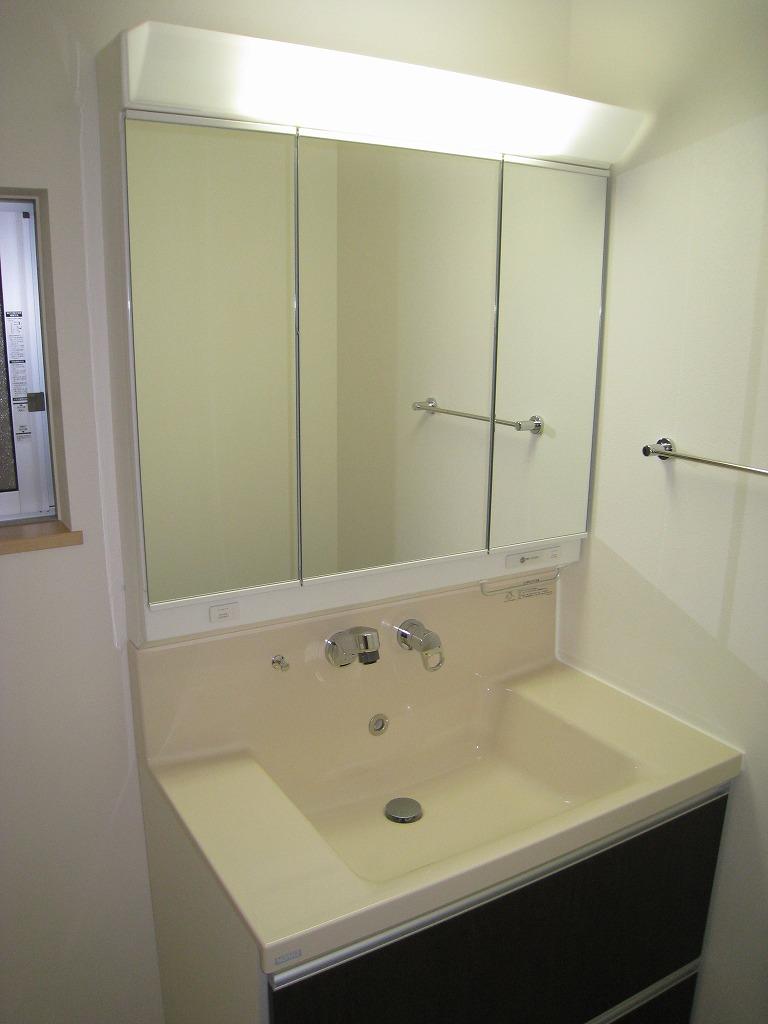 Same specifications photos (Other introspection). Washroom construction cases