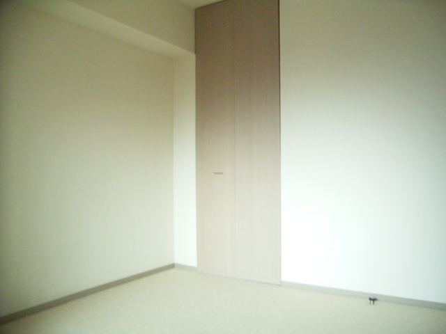 Living and room. 5.2 Pledge Western is with storage. (Separate reference photograph)