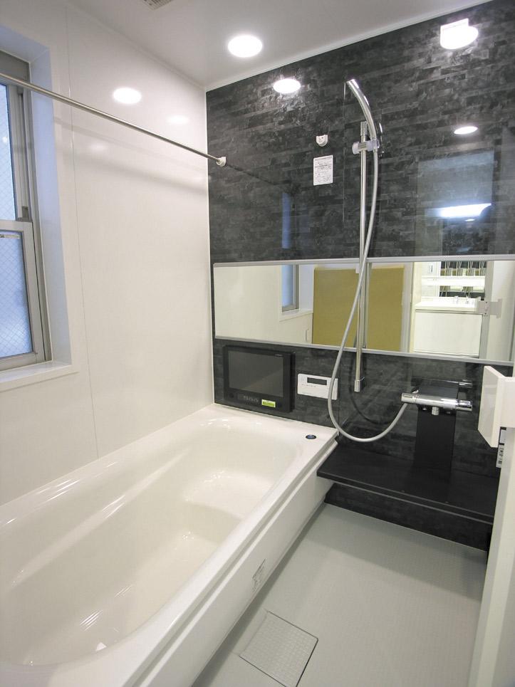 Bathroom. Local bathroom photo (12-inch LCD TV ・ Mist sauna ・ A heated dryer)