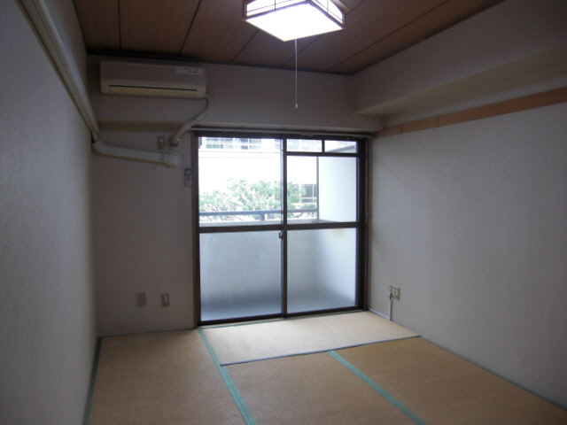 Living and room. Japanese-style room 6 quires