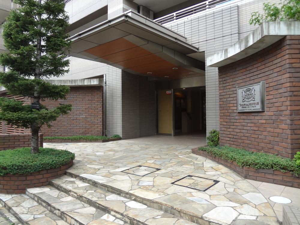 Entrance. Common areas