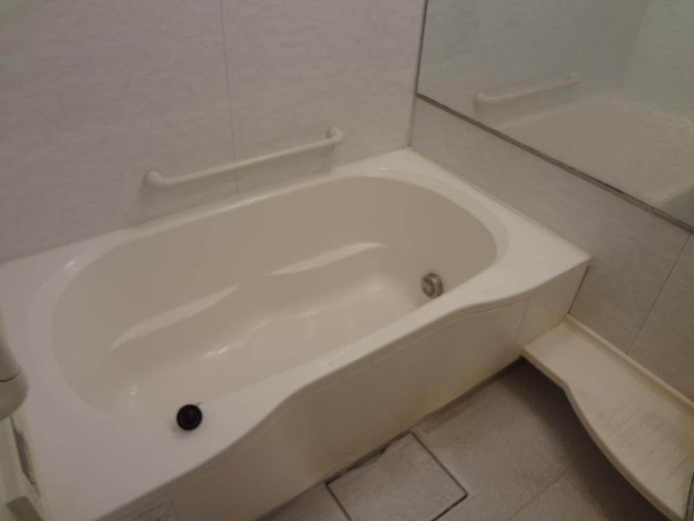 Bathroom. Bathroom (1418) (10 May 2013) Shooting