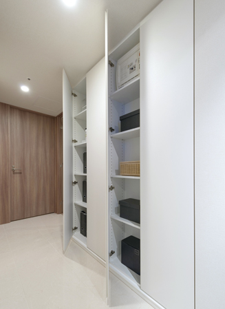 Receipt.  [Closet] Or divided put away the life supplies, Those inputs that can be used as a family common storage space. Show you clean the house.