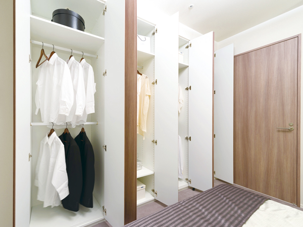 Receipt.  [Cloak] Cloak that can be accommodated a variety of things efficiently. You can use To spacious the room.  ※ F ・ Except for the H type