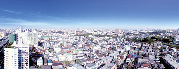 Surrounding environment. While views of the tower unique can enjoy ・ Upper floors. South central Tokyo district, North spread residential area, You can wish a different quaint landscape, respectively. In the dwelling unit that employs a glass wall to the foot, It can be incorporated into living a view further a feeling of opening. (View from the local 20th floor equivalent / October 2012 shooting)