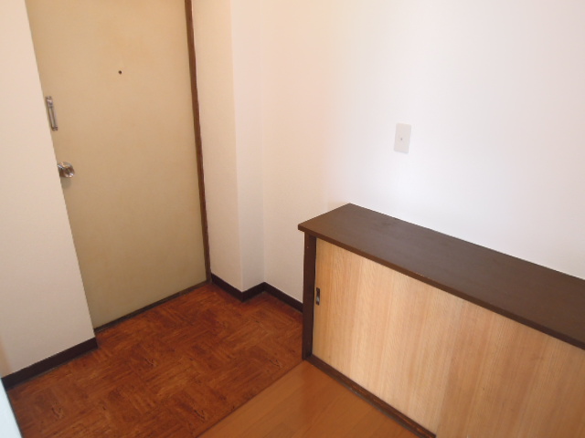 Entrance. With shoe box