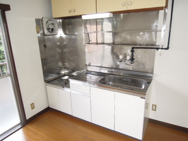 Kitchen. Gas stove installation Allowed ・ With storage