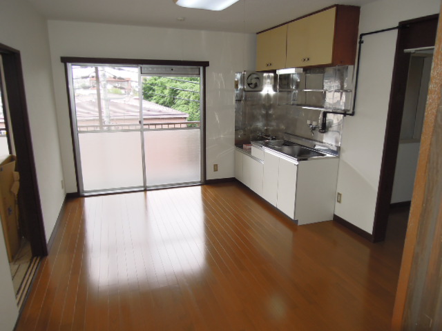 Living and room. Bright with a window DK8 Pledge