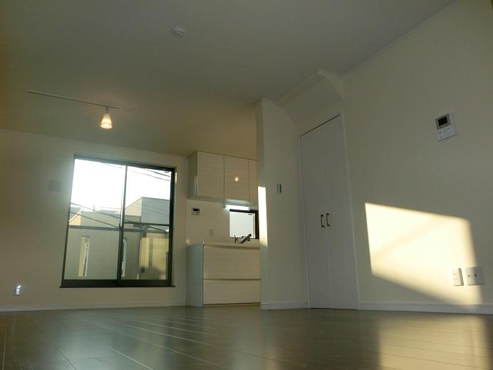 Living. Local (12 May 2013) Shooting