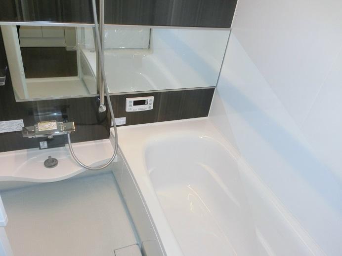 Bathroom. Local (12 May 2013) Shooting