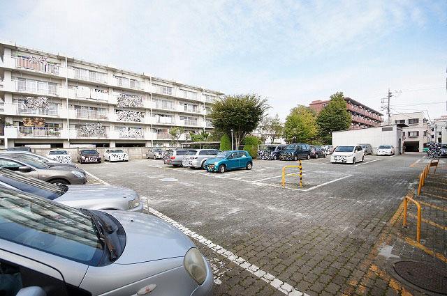 Parking lot. Local (10 May 2013) Shooting