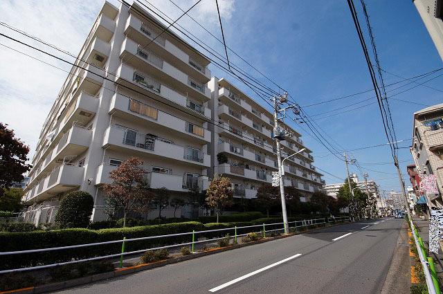 Local appearance photo. Local (10 May 2013) Shooting