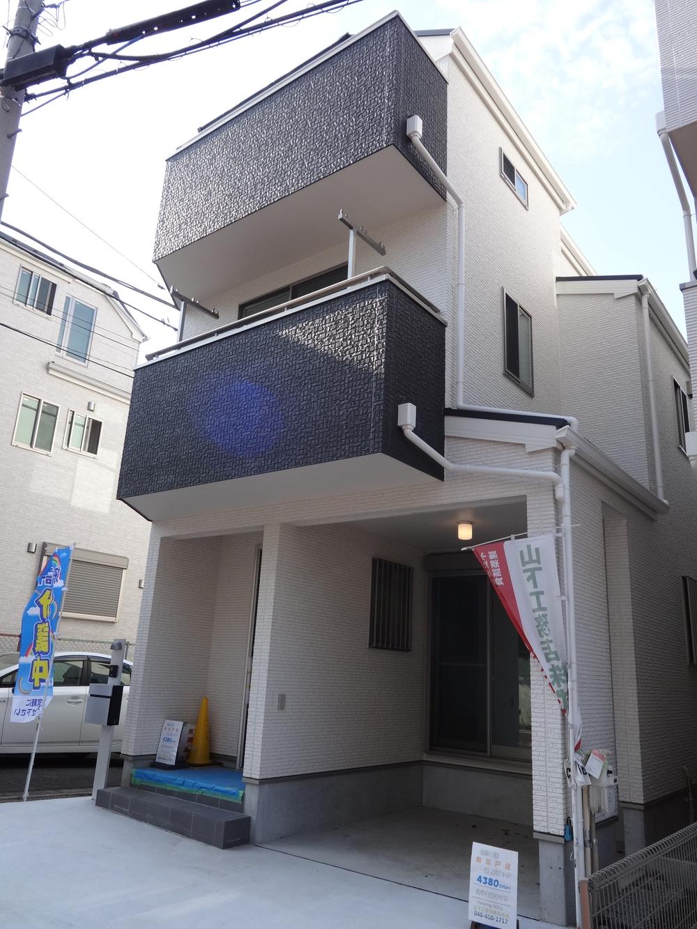 Local appearance photo. Local (11 May 2013) Shooting