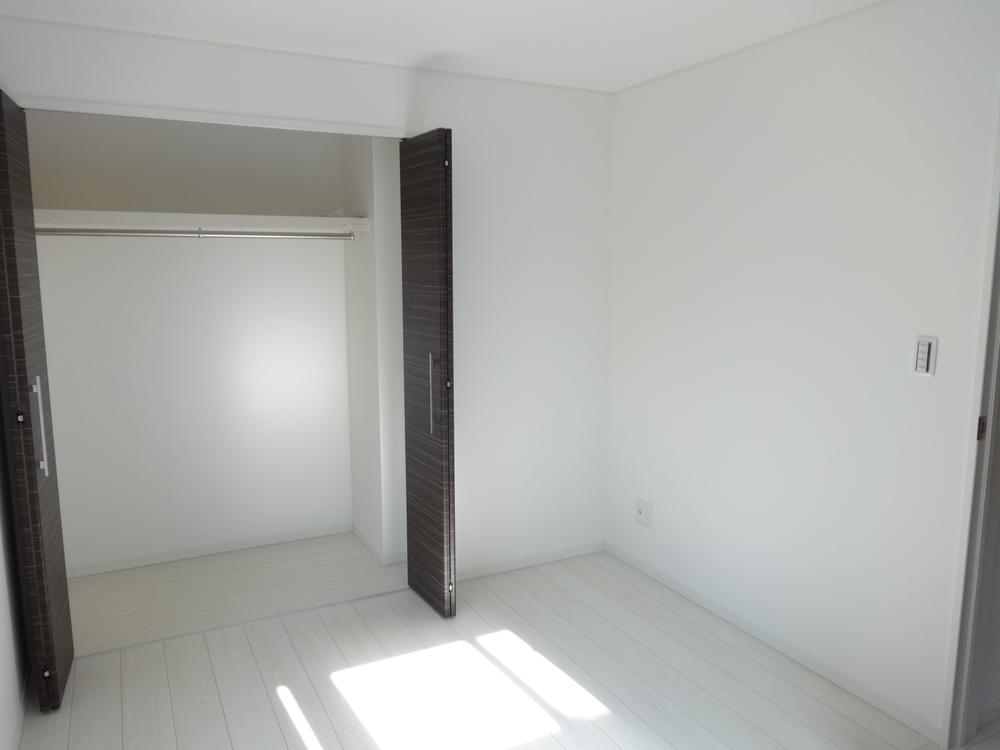 Non-living room. Indoor (11 May 2013) Shooting