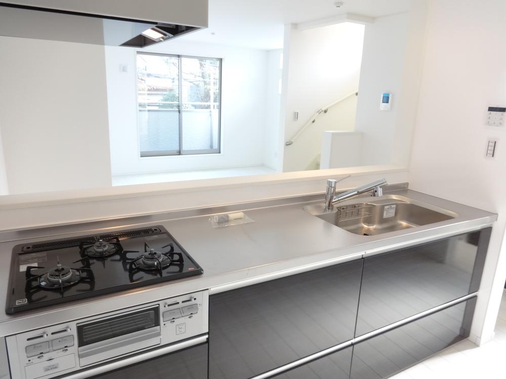 Kitchen. Indoor (11 May 2013) Shooting