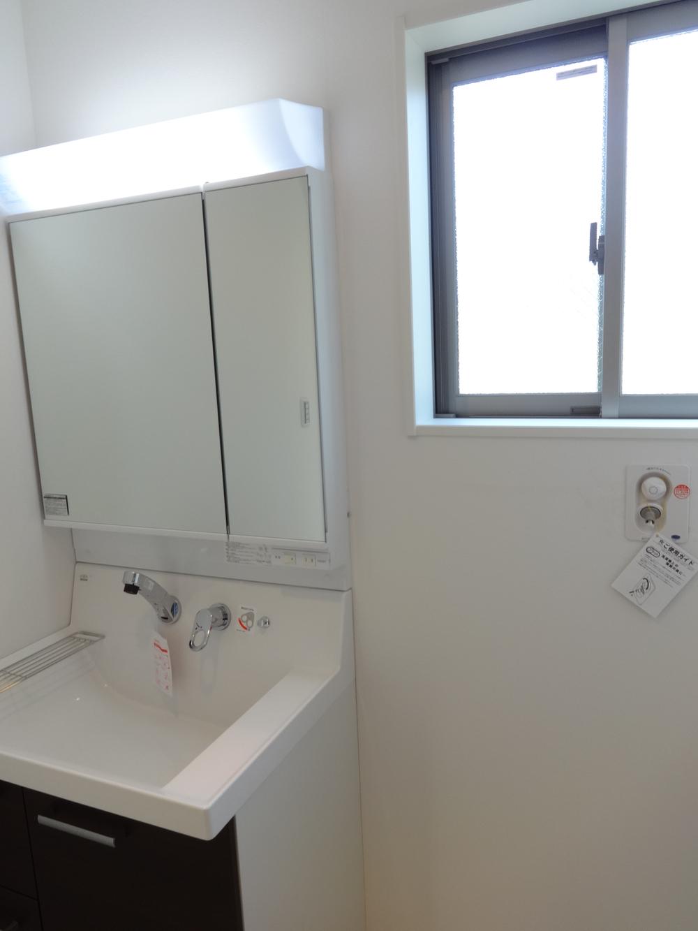 Wash basin, toilet. Indoor (11 May 2013) Shooting