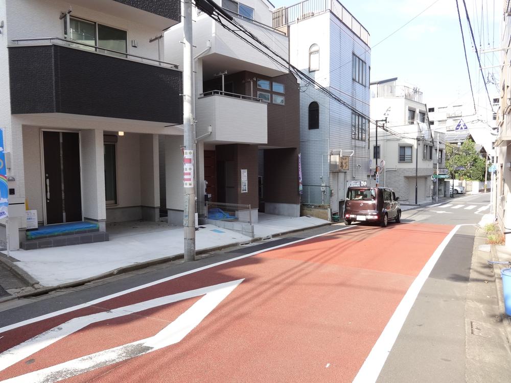 Local photos, including front road. Local (11 May 2013) Shooting