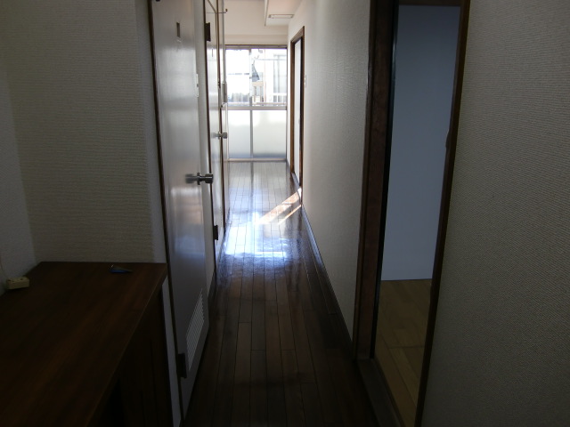 Other room space. Corridor