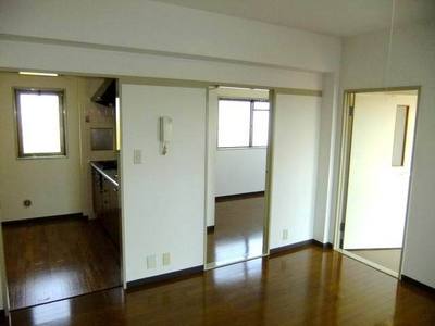 Living and room. LDK and the inlet of each Western-style