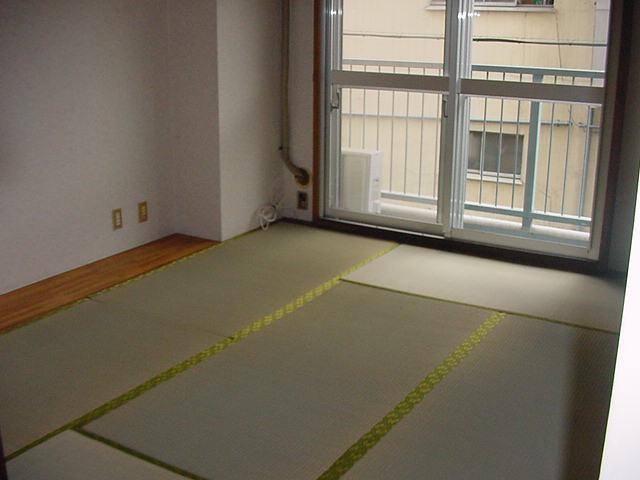 Other room space. Japanese-style room to settle