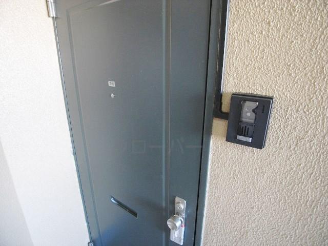 Other common areas. Sharing unit Entrance