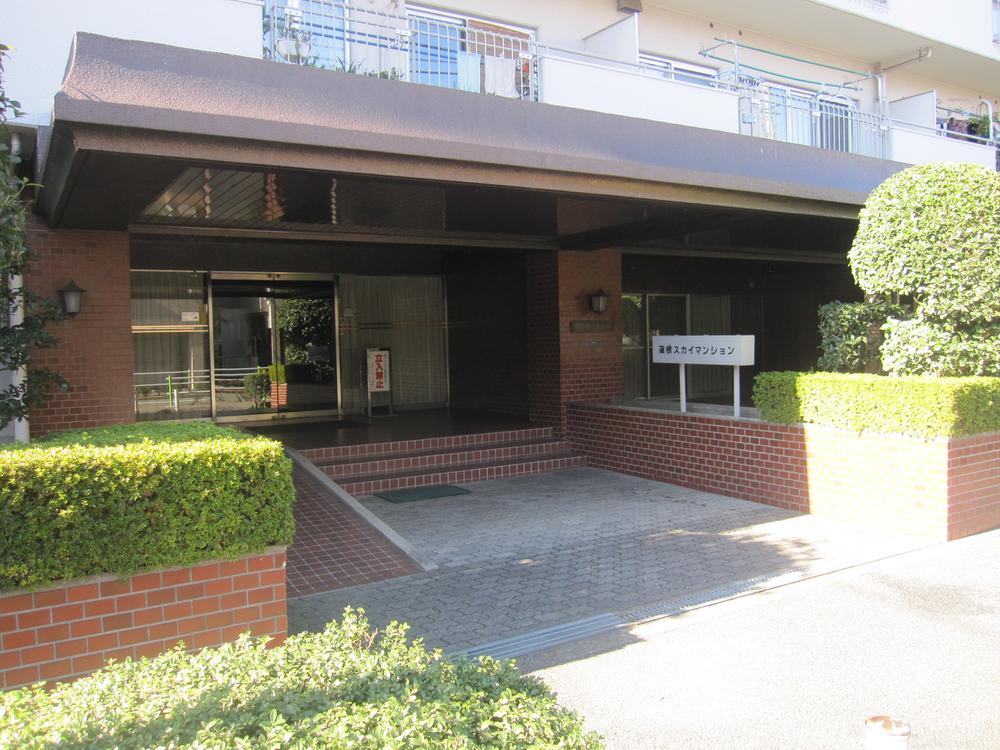 Entrance. Common areas