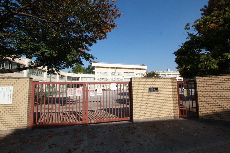 Primary school. 920m to the bottom Akatsuka elementary school