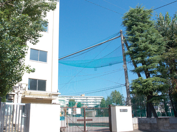 Surrounding environment. Municipal Kamiitabashi third junior high school (7 min walk, About 530m)