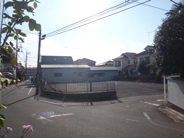 Local photos, including front road. Local (11 May 2013) Shooting