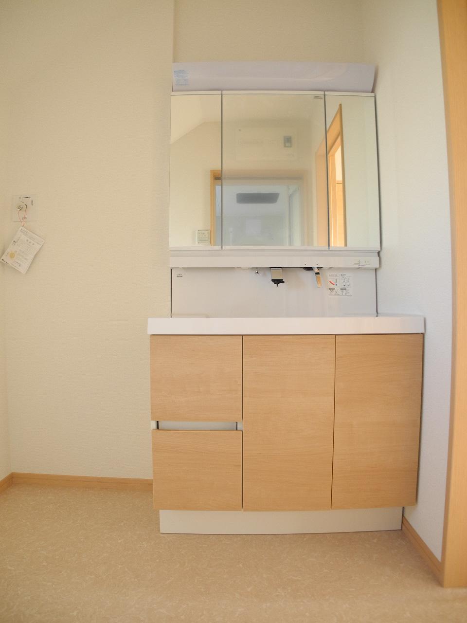 Wash basin, toilet. Building 2 room (December 2013) Shooting