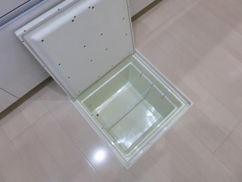 Other Equipment. Underfloor Storage