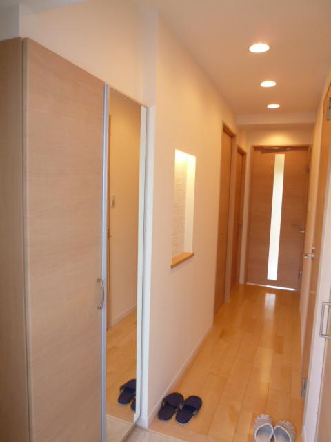 Entrance. Local (12 May 2013) Shooting