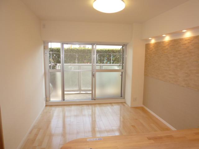 Living. Local (12 May 2013) Shooting