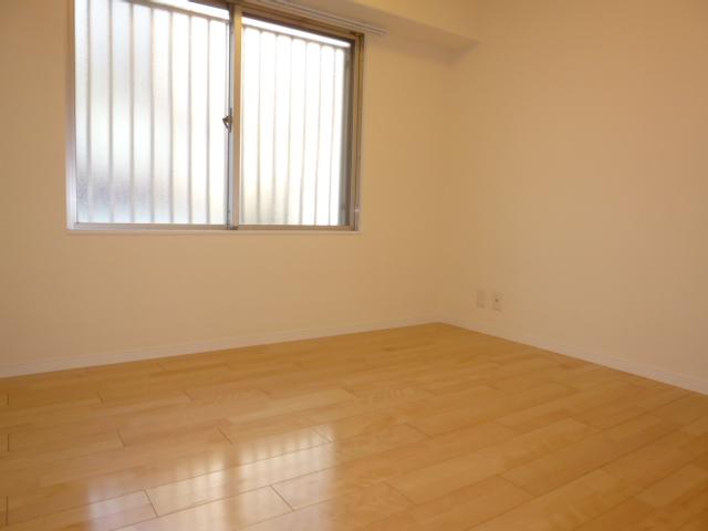 Non-living room. Local (12 May 2013) Shooting