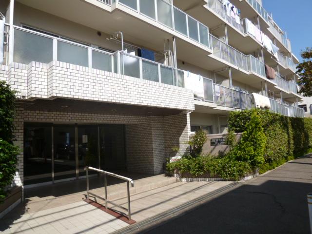 Local appearance photo. Local (12 May 2013) Shooting