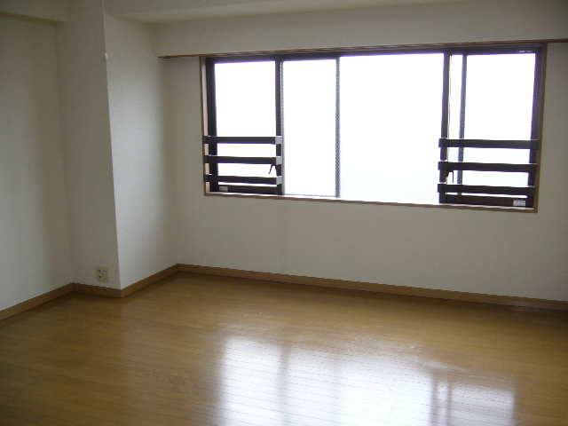 Living and room. It will be in a room photo of the same type 6F.