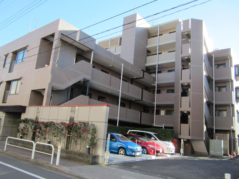 Local appearance photo. Local (12 May 2013) Shooting