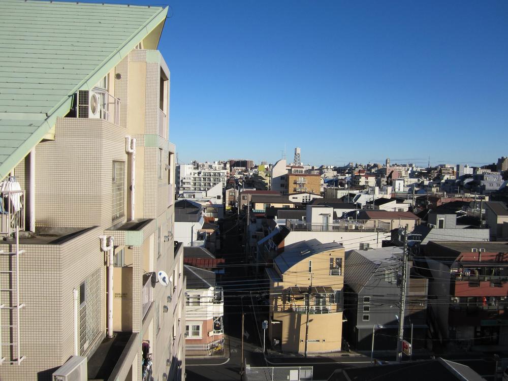 View photos from the dwelling unit. View from the site (east) (12 May 2013) Shooting