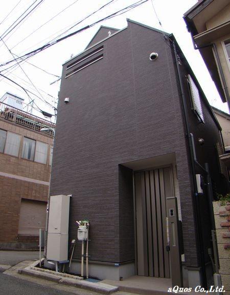 Local appearance photo. Local (12 May 2013) Shooting