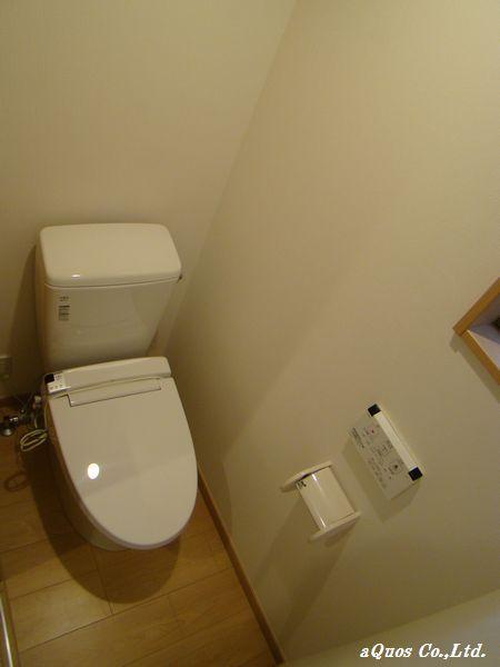 Toilet. Indoor (12 May 2013) Shooting