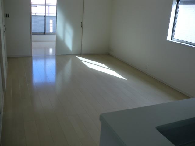 Living. Spacious bright LDK