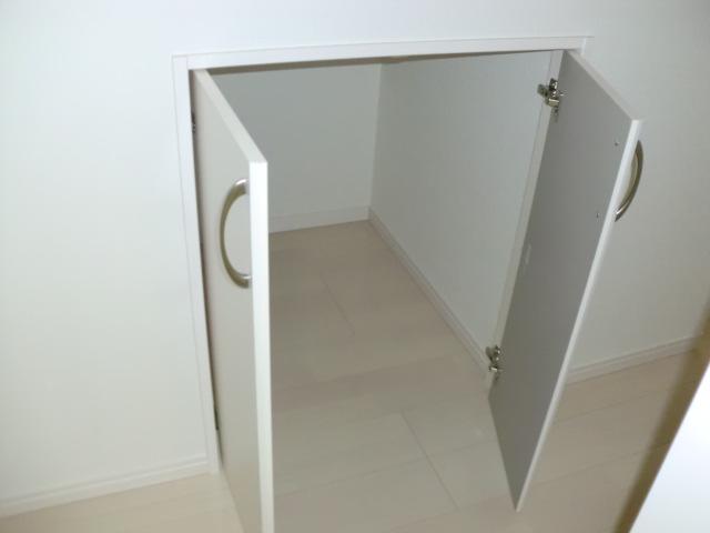 Receipt. There and convenient staircase under storage