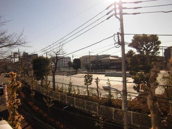 View photos from the dwelling unit. Local (April 2013) Shooting