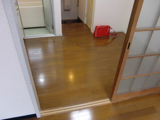 Living and room. It will be in a room photo of the same type by the room.