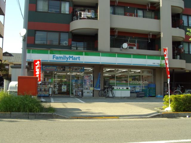Convenience store. 20m to Family Mart (convenience store)