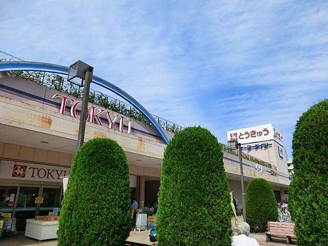 Supermarket. Takashimadaira to Tokyu 1090m