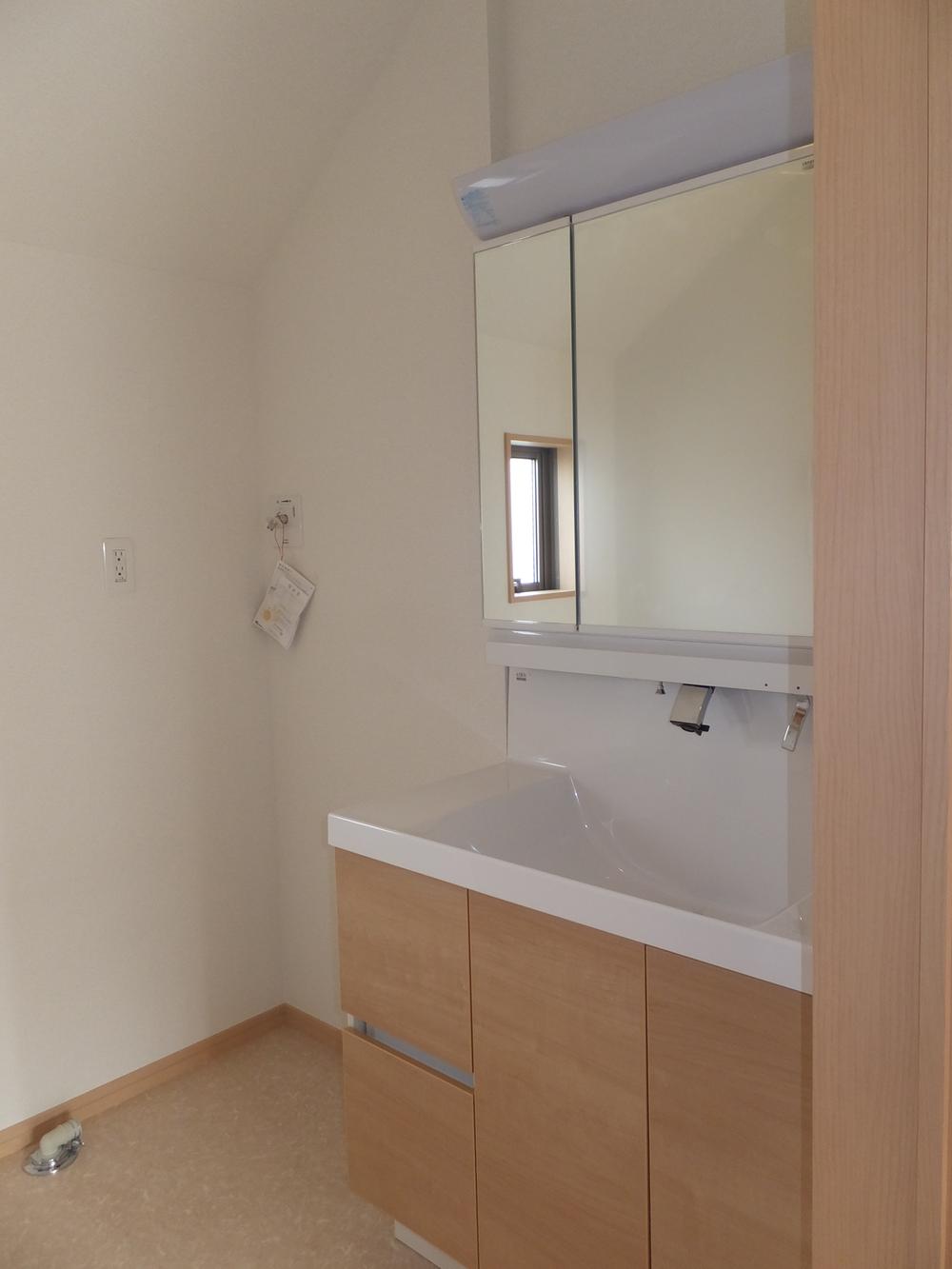 Wash basin, toilet. Local (January 2014) Shooting